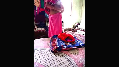 Indian bhabi dress change sari