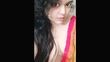 Beautiful Bhabi Showing Boobs