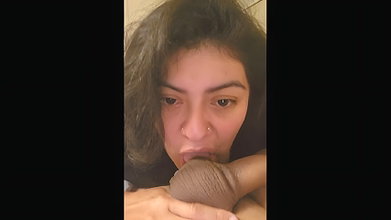 CUTE CHUBBY GF GIVING BLOWJOB
