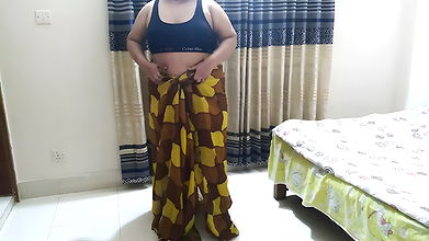 (Hindi Choda Chudi) Saree Pahne 35 Sal Ki Tamil Aunty Ko Driver Ne Dekh Liya Aur Jabardasti Chodne Laga