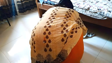 (naukrani ko ghar ki safai karte samay malik jabardasti chudai) Indian Maid Has Hard fuck With Boss – Clear Hindi Audio