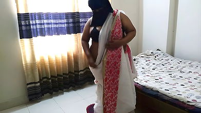 Abnormal 35 year old Indian aunty gets Fucked by work Boy (Hindi Audio)