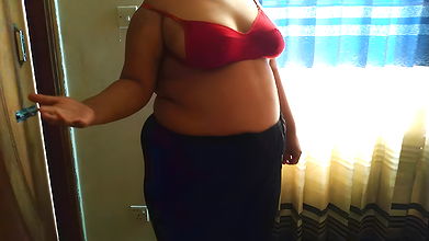 Desi Priya Aunty ko Jabardasti chudai mast jab vah vyayam kar raha tha – Huge ass fuck & cum inside