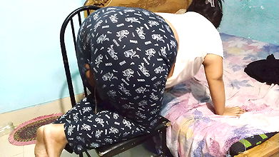 I was seduced by the stepmother’s big ass and fucked