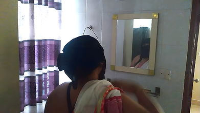 Indian Hot student fucked the school Mam in the library, while she was fixing the saree – Huge Cum In her behind