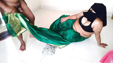 Rahul Desi naukrani ko Jabardasti choda (Indian sexy maid fucked while cleaning house) Hindi Mast Coda Cudi – cum Behind