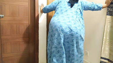 Saudi Arabia Hot Aunty ko mast chudai – Anal fuck & cum out inside huge ass