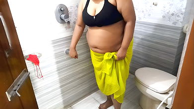 Tamil Rich Hot aunty has sex with bathroom water pipe