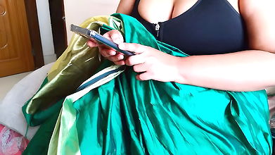 Telugu aunty in green saree with Huge Boobs on bed and fucks neighbor while watching porn on mobile – Huge cumshot
