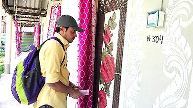 DELIVERY BOY NE SAMAN DENE AKE BHABI KO CHOD LIYA