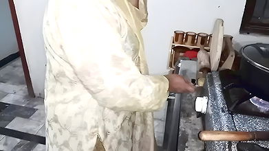 Hot milf stepmom help me to cum & I Fucked her in kitchen – Desi sex video