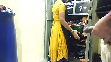 kam karne wali nukarini ko malik ne pela.