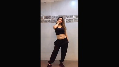 chandini sexy hot navel and tummy in black sport costume 22