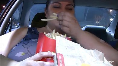 SSBBW Eating in Car POV