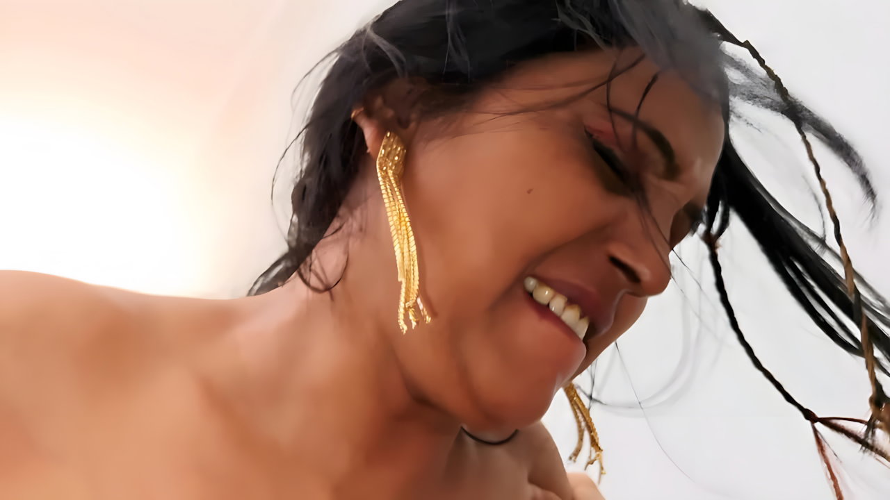 Indian Desi Girl Calls Neighbor for Hardcore Sex MMS