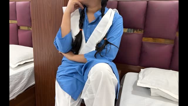 Friend’s Virgin College GF Taken to Oyo and Fucked | desi49