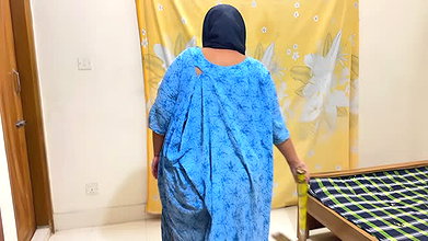 Huge Hanging Milky Tits & Ass Hot Indonesia Muslim Aunty Clean My Room & Try to Seduce Me for Sex
