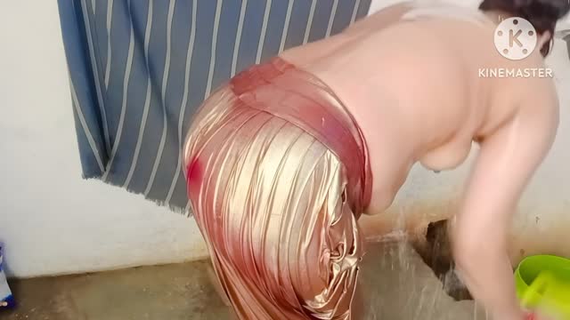 Seeing Sister-in-law Taking a Bath My Desi MMS Leak