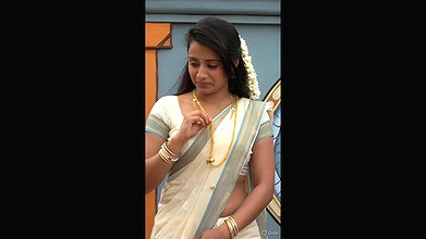 Trisha adjusting saree wantedly to reveal and tempt 211