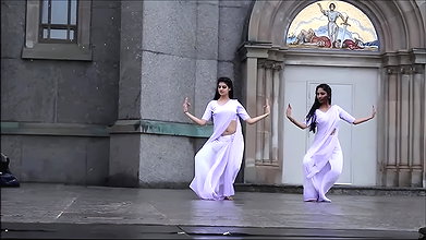 Sexy NRI Desi Girl Wide Open Navel Dance in White Saree 22