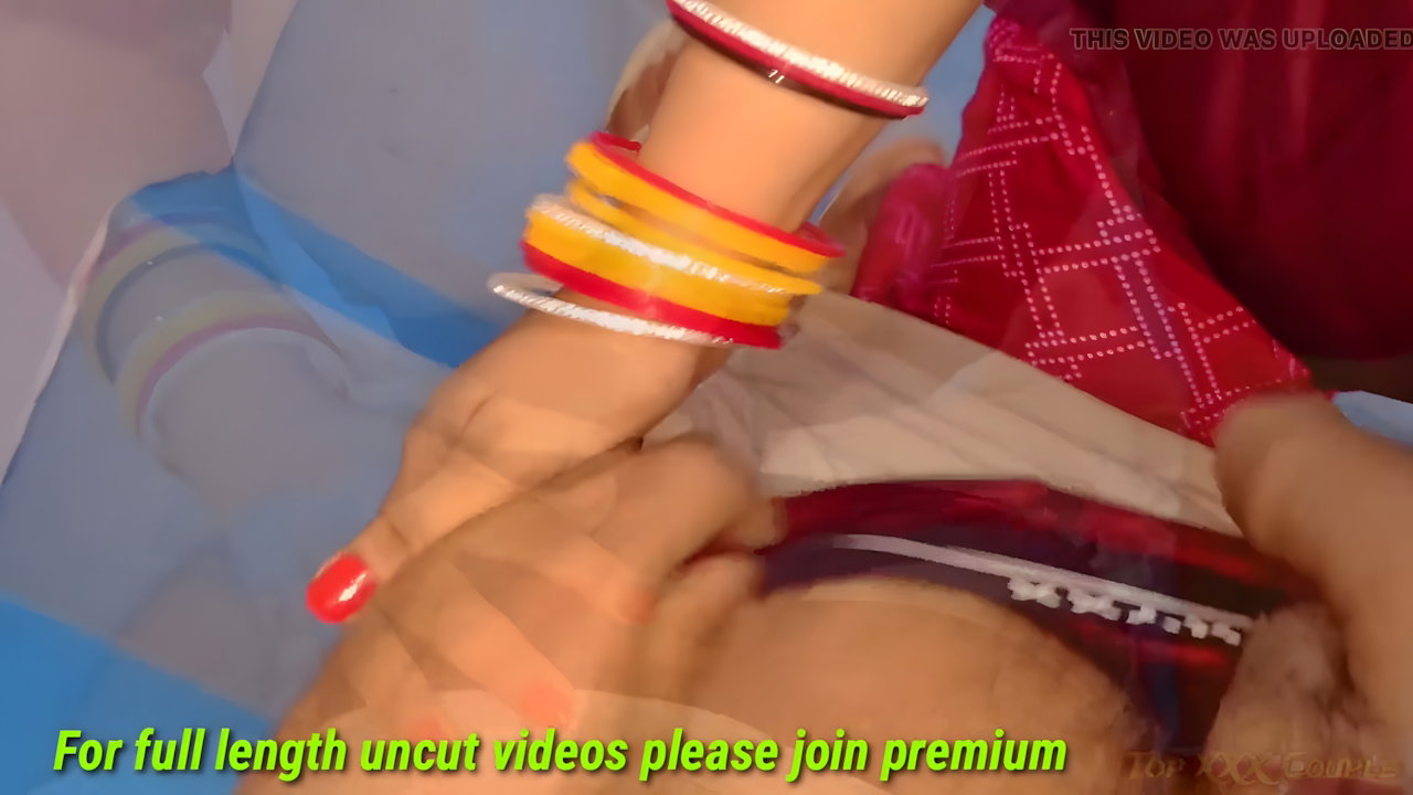 Desi Bhabhi Close-up Blowjob and Hot Cum in Mouth