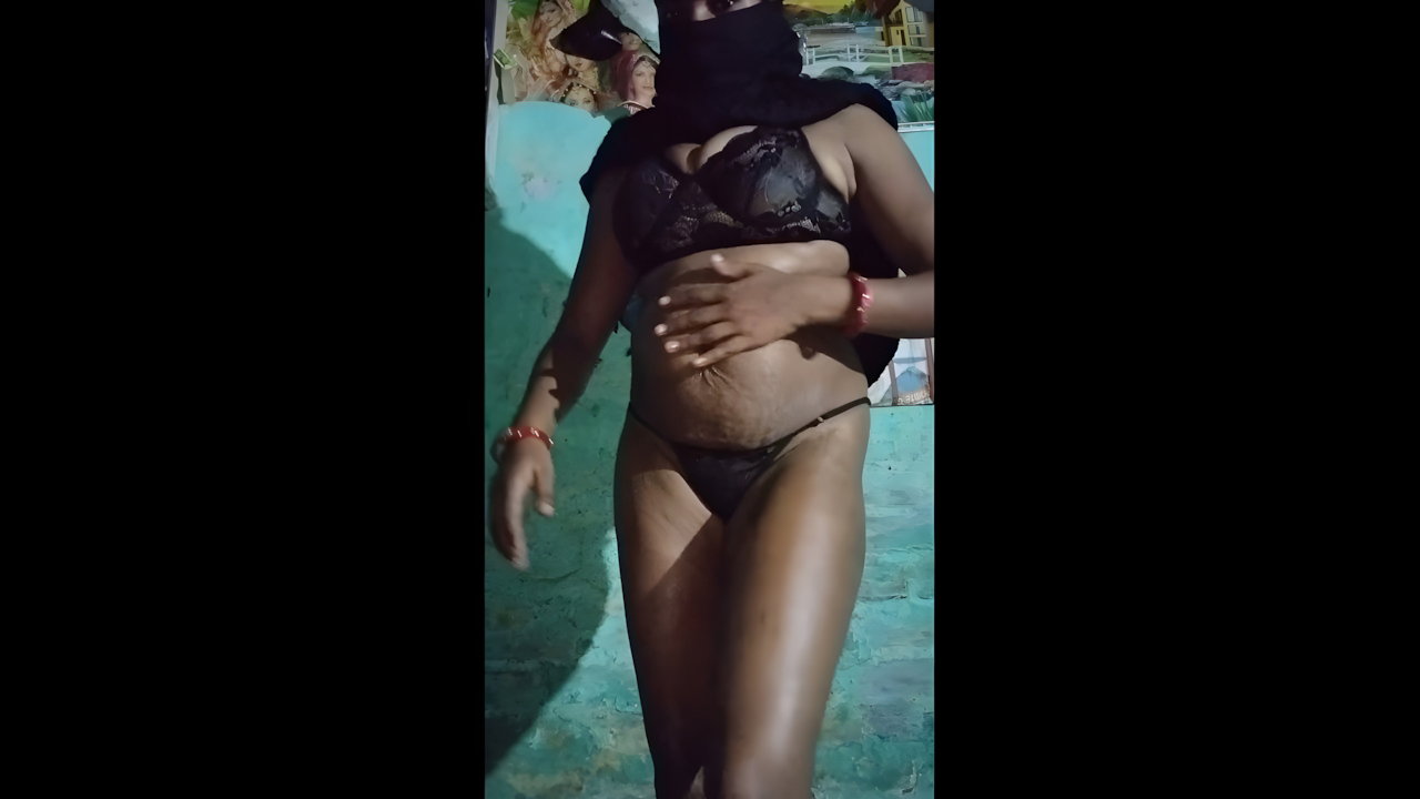 Desi wife ne tel laga ke dildo bur mai dal ke chudai ki