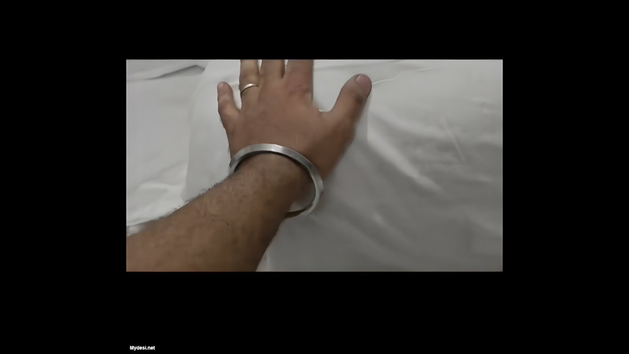 Indian bhabhi ko uske kamre mein jake choda 964 Indian bhabhi ko chodne ka moka mila