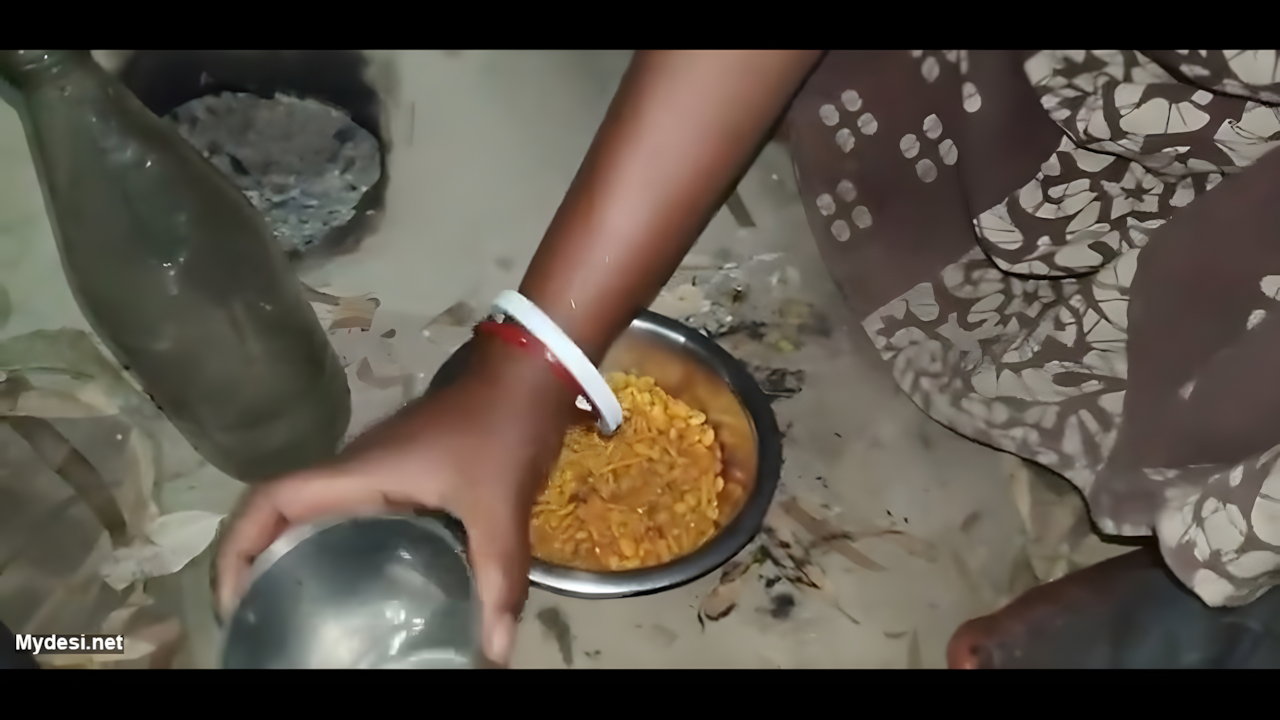 Desi hot bhabhi ke sath Daru Piya
