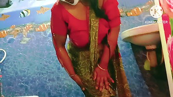 Desi Horny Girl Bathing in Saree – My Desi Seductive MMS