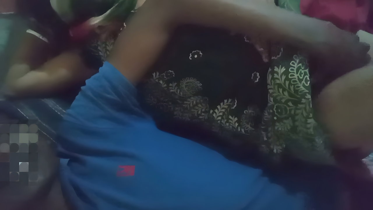 Desi Old Neighbor Friend’s Aunty Was Fucked in a Romantic Mood by Going to Her Room