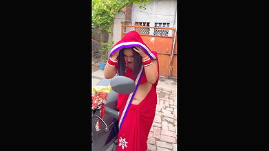sexy desi lady hot deep navel in red saree from public2