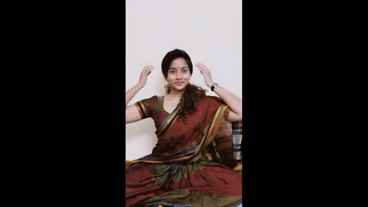 sexy hot dancer girl open deep navel in grey saree2