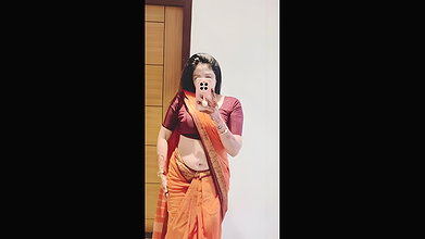 sexy mirror navel selfie lady in orange saree2