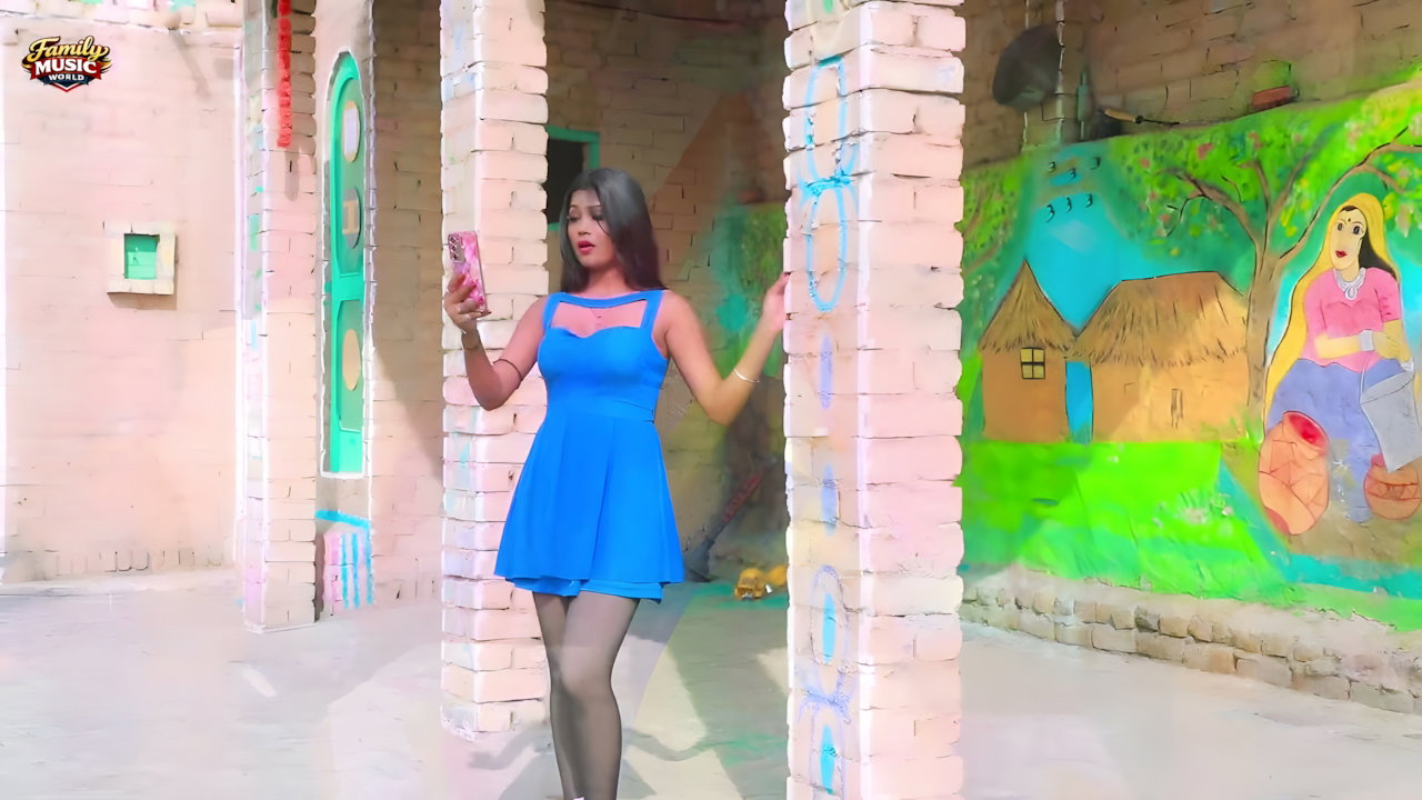 Priyanka hot saree song – Navel kissed, Boobs pressed, Ass felt 2