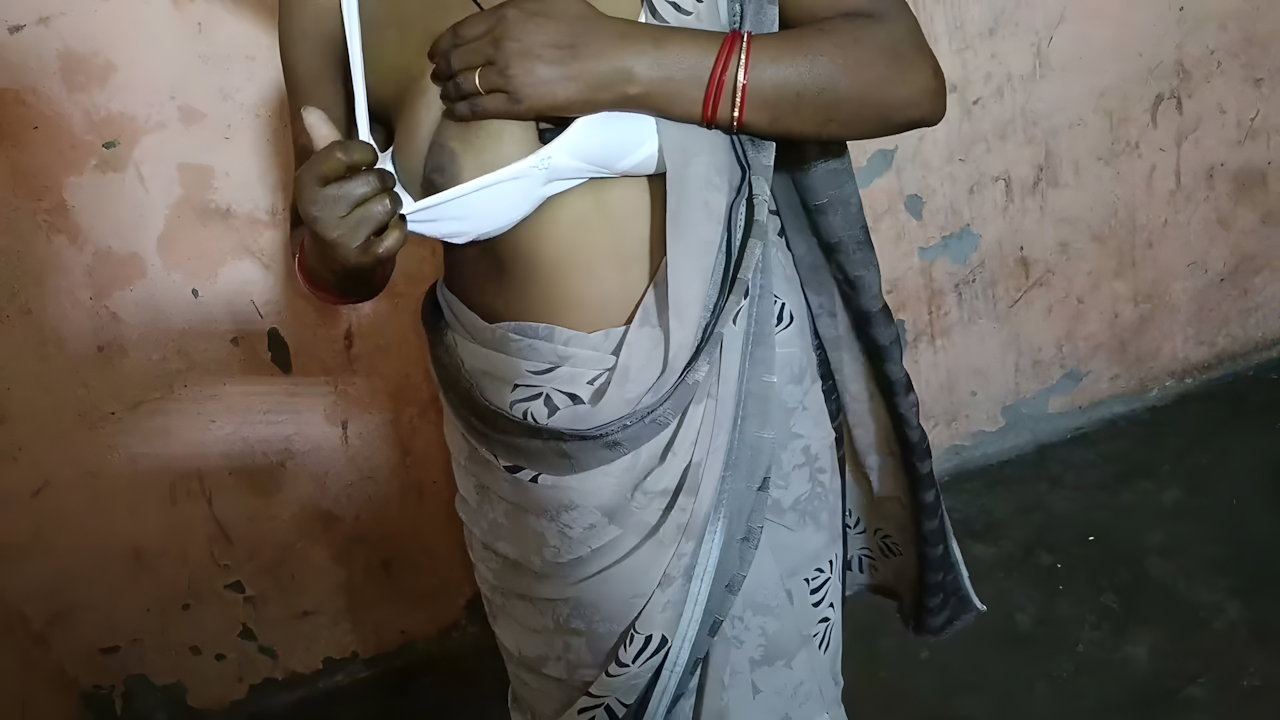Marathi Stepmom Fucking Her Stepson in Secret MMS