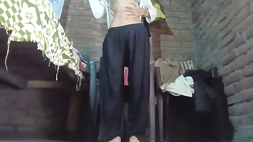 Nude Dance by Desi Pinky Randi in Indian Sex MMS