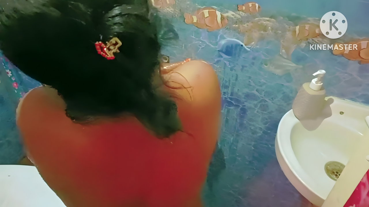 Sexy Desi girl gives hot blowjob in bathroom mydesi xxx