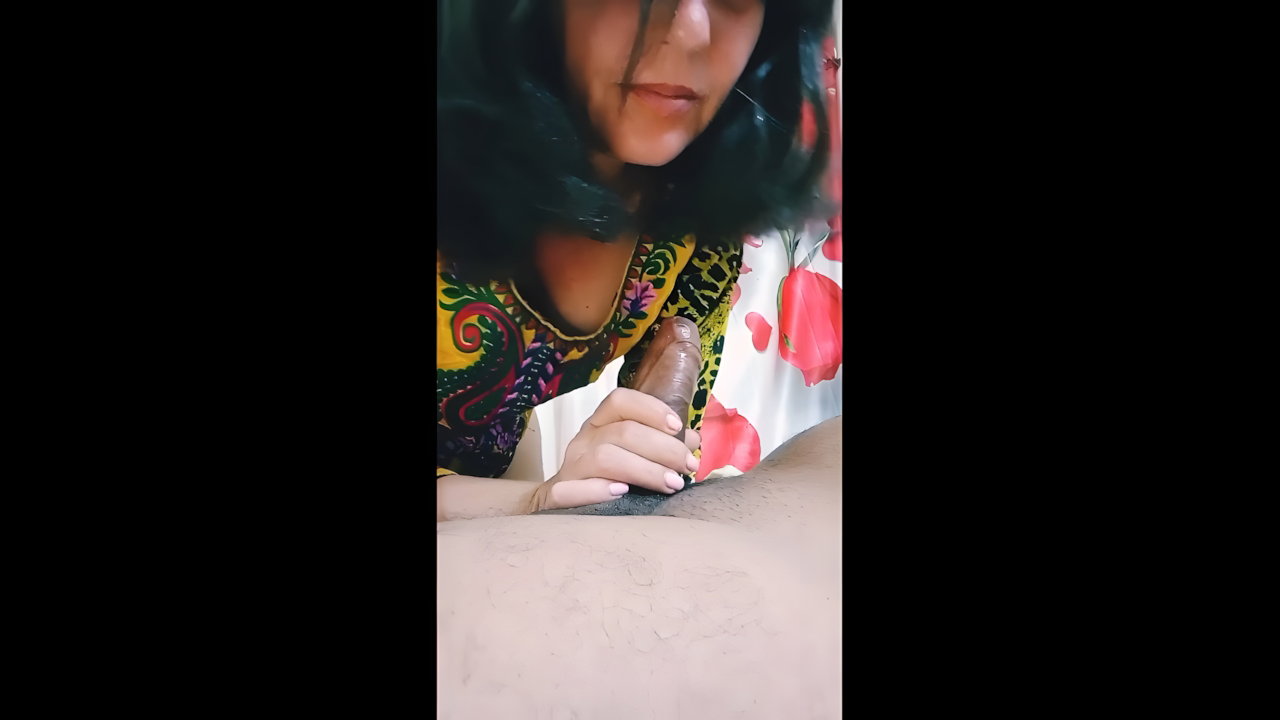 She Shows Her Limits of Lust