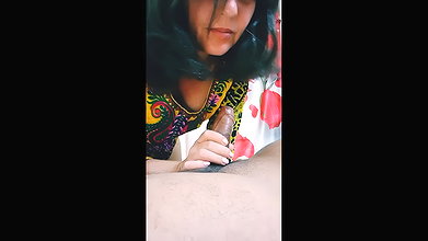 She Shows Her Limits of Lust