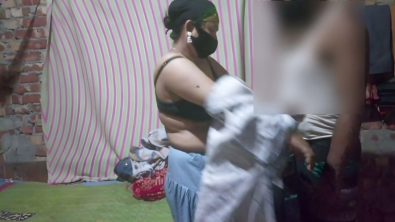 My Beautiful Stepmom Went to the Office, Then Stepmom Wants to Fuck Her. Full Hindi Viral Video.