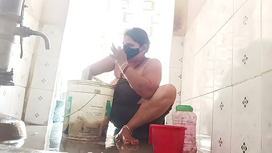 XXX Video of Naked Bhabhi Bathing