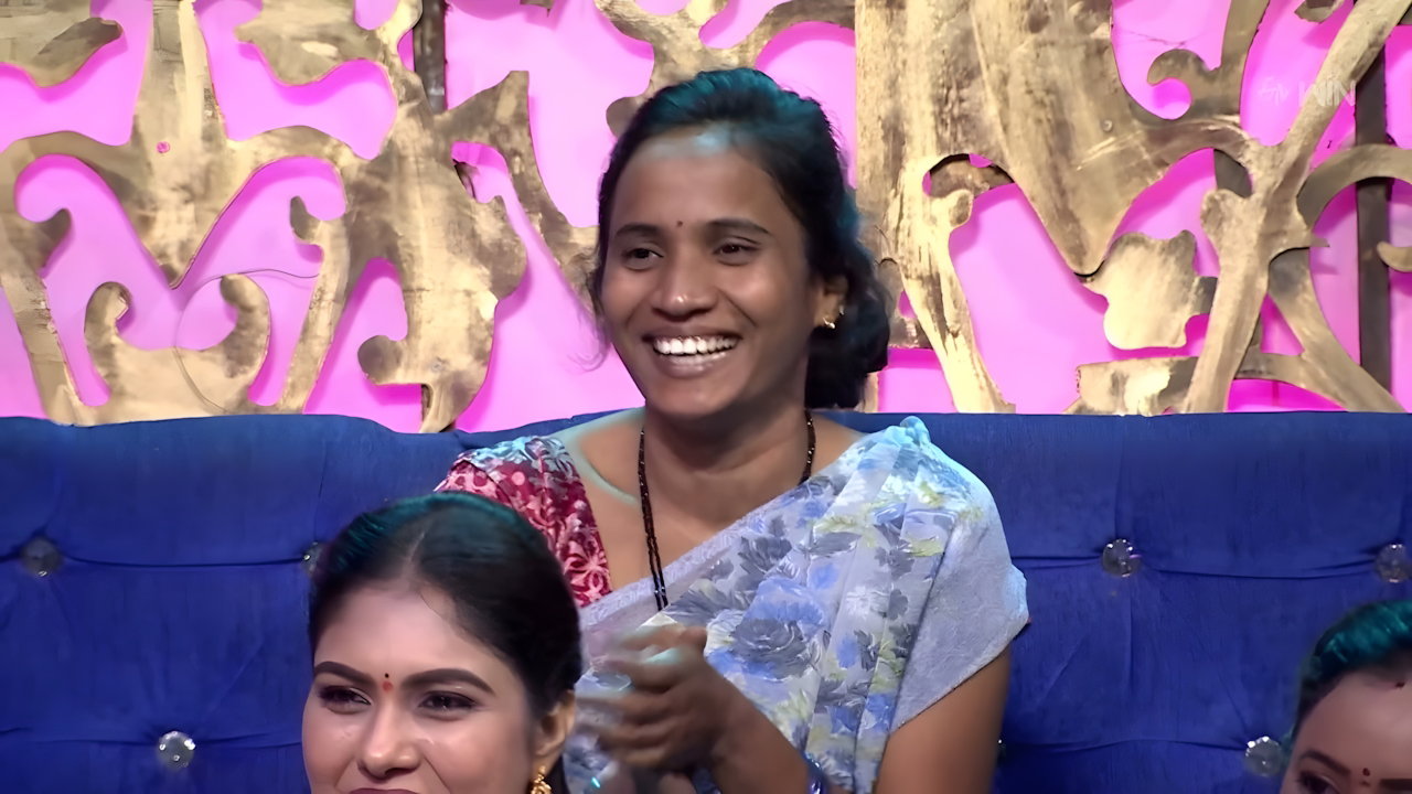 Telugu MILF Bhavana Reddy Hottest Ever Deep Fleshy Navel & Hip Folds Exposure in Game 2
