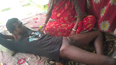 New bhabhi ne khana banaa kar bulane aaya to chudai ki