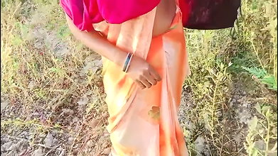 desi bhabhi khet me kam karte time chudai kiya