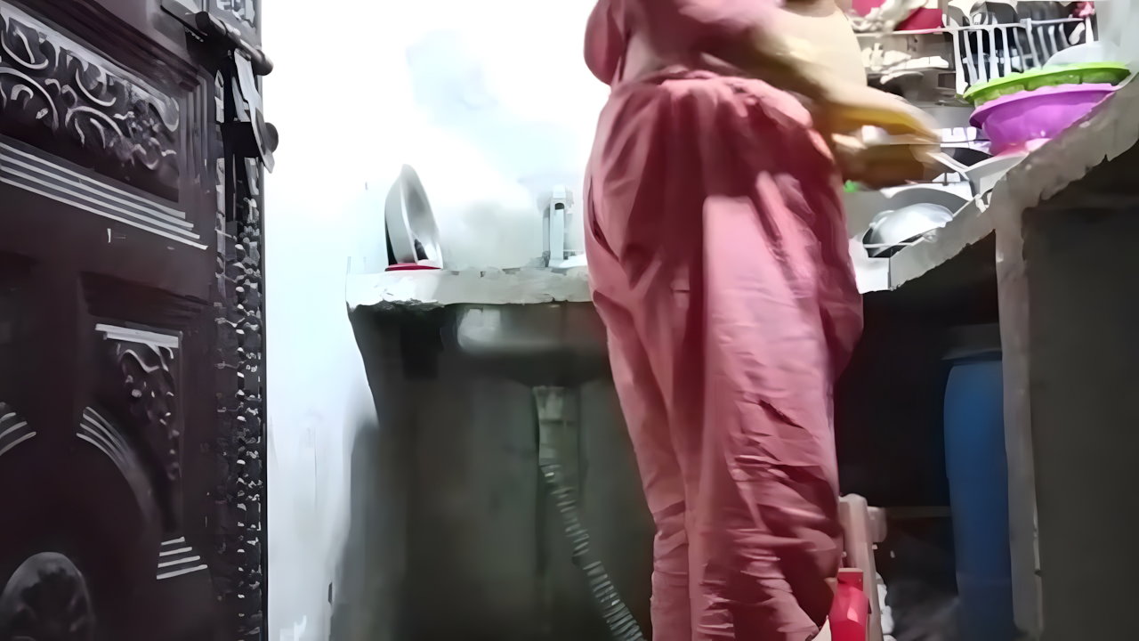 sexy Pakistani sucking his bf dick