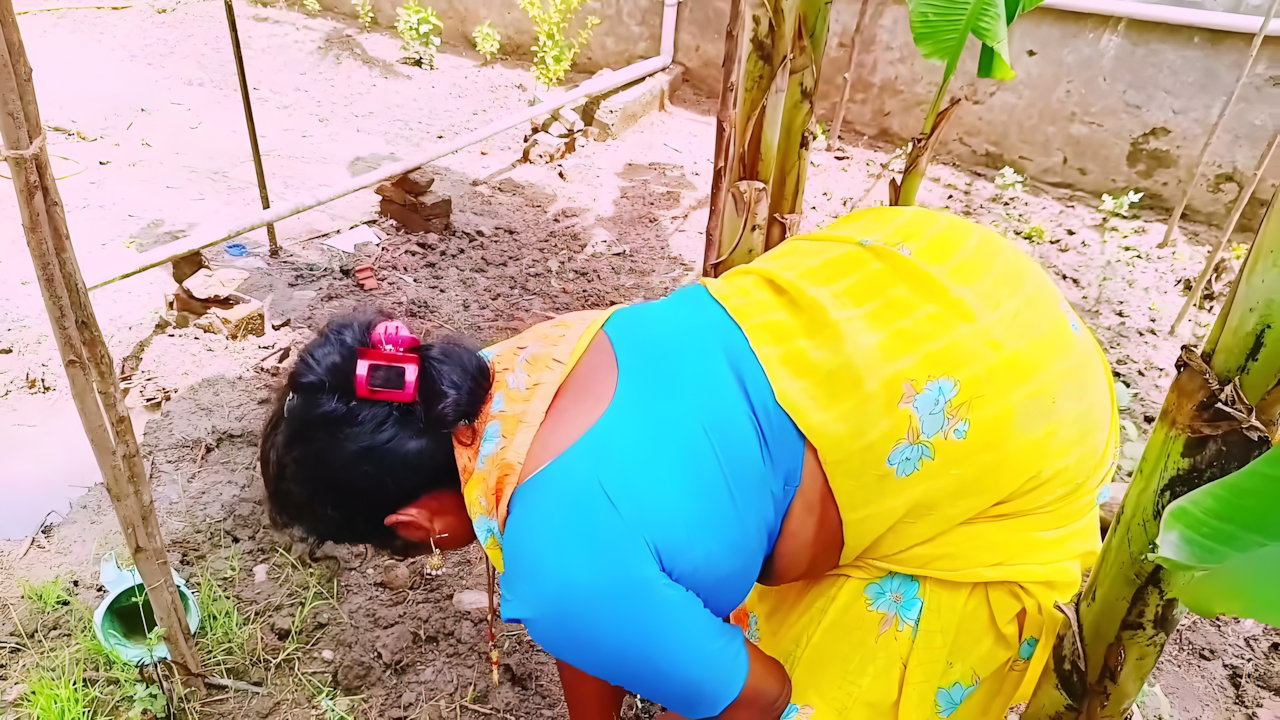 Villege Forming Saree Big Boobs Maid and Land Owner Dirty Fucking in Pump Shed. Telugu Dirty Talks