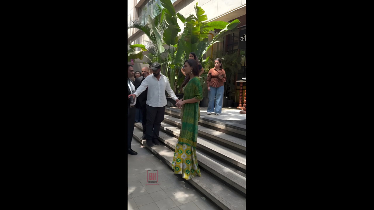 BOMBSHELL TRIPTI DIMRI TOO SEXY DESI CHICK LOOKS TO LUST 24