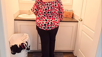 Caught Perverted Plumber Sniffing My Dirty Panty in Bathroom, and He Ended up Cumming on My Face