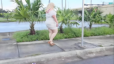 Mature Hijab Muslim MILF Masturbating Publicly Outdoor at the Bus Stop with Lots of Car Passing by