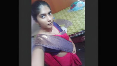 Desi Girl Shows her Big Boos